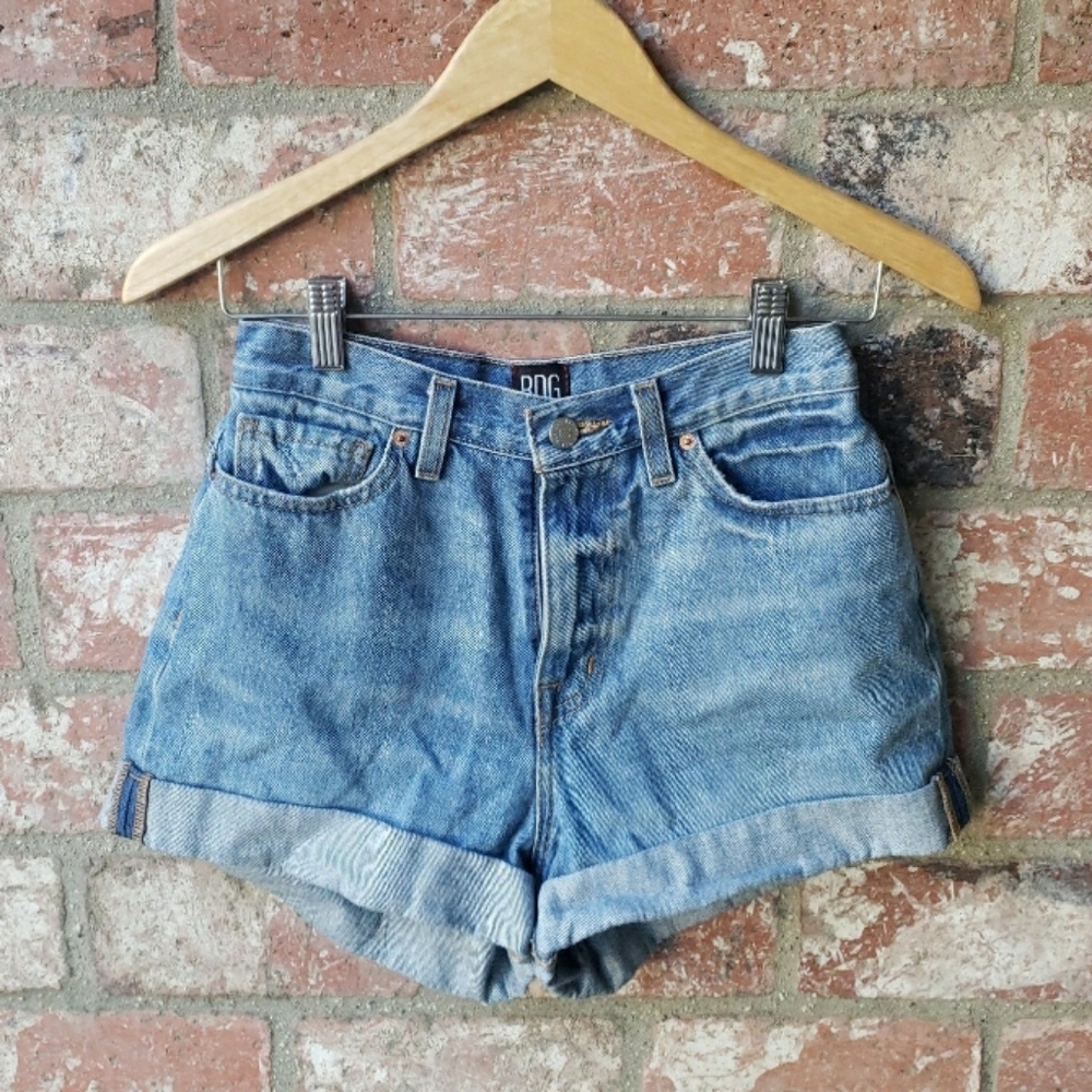 BDG Denim Mom High-Rise Shorts size 26